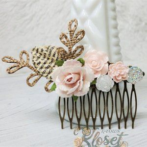 Pastel pink hair comb featuring a light pink paper